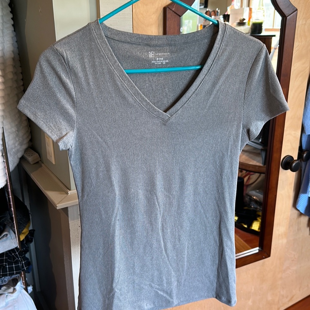 Medium, grey, short sleeve v-neck women’s top from No Boundaries.